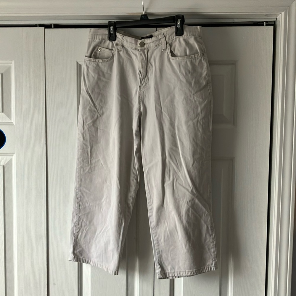 Women’s light khaki capris